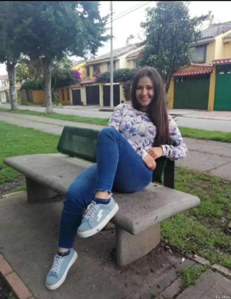 Laura Profile image 5