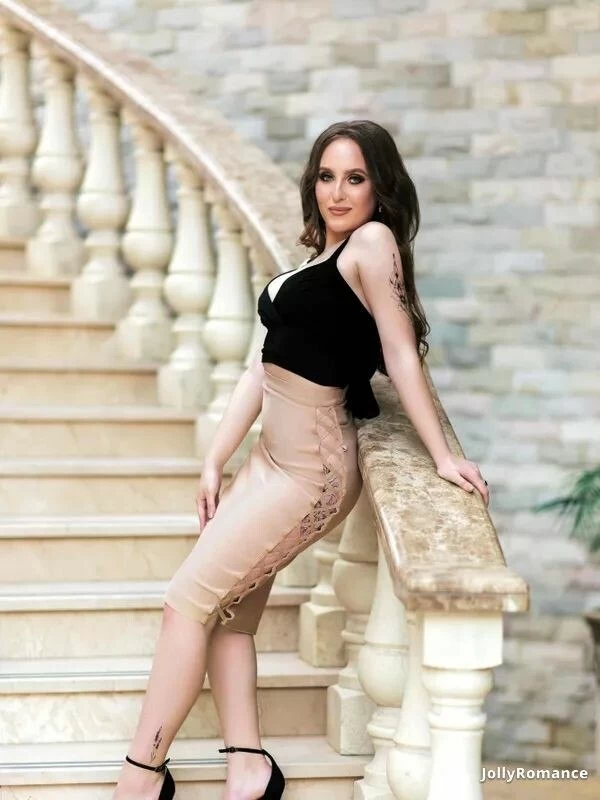 Julia Profile image 5