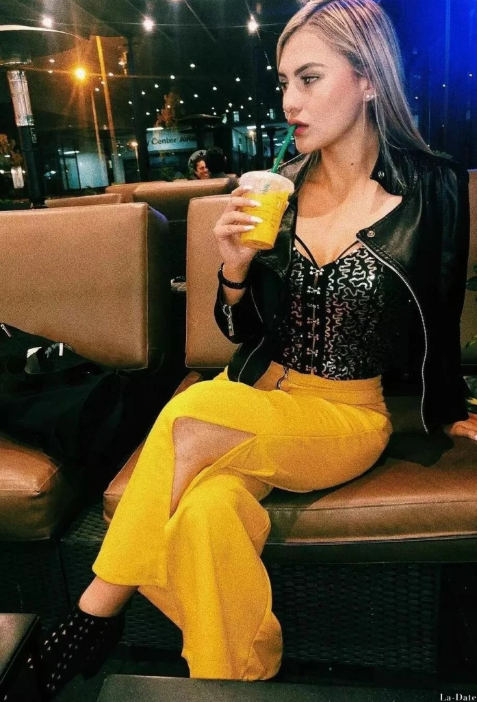 Clara Profile image 4